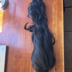 Luvme 16-inch Black Wavy Remy Hair Wig